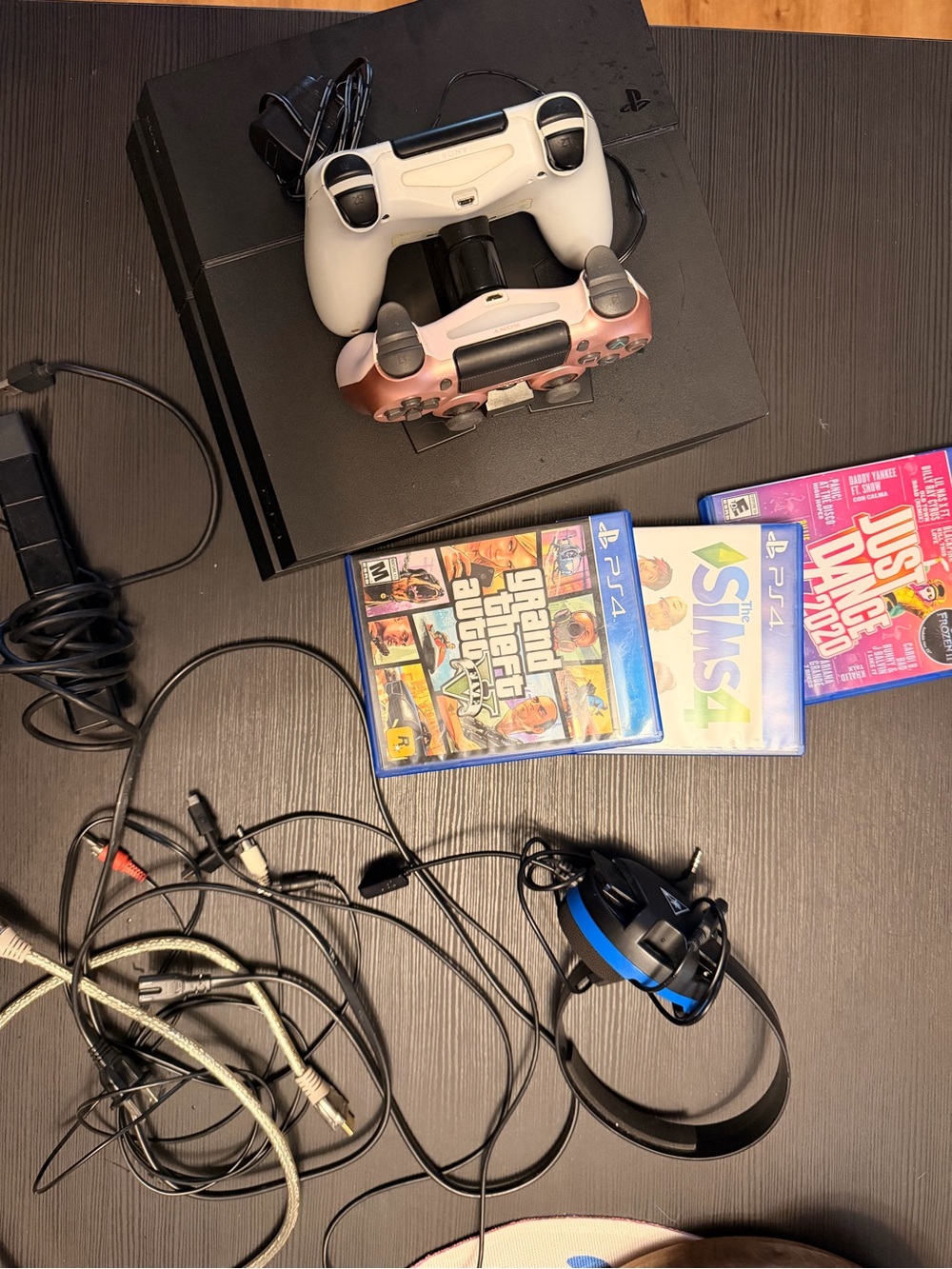 PS4 Bundle - Picture 1 of 4